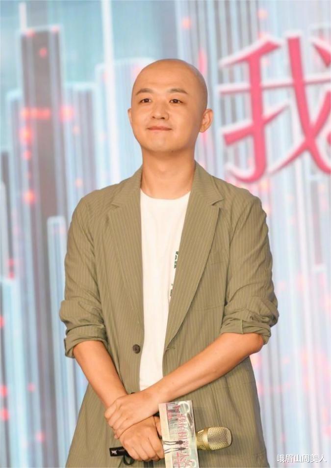 发型 男人过了40岁，别总剪“板寸头”，看着油腻也不帅，不招女生喜欢