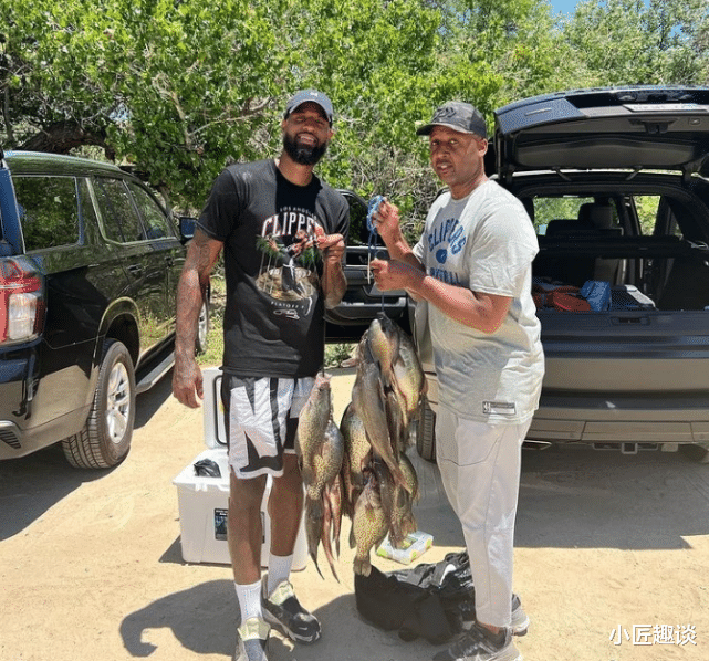 红薯|预言成真！乔治身穿文化衫出海垂钓，快船首席助教上镜