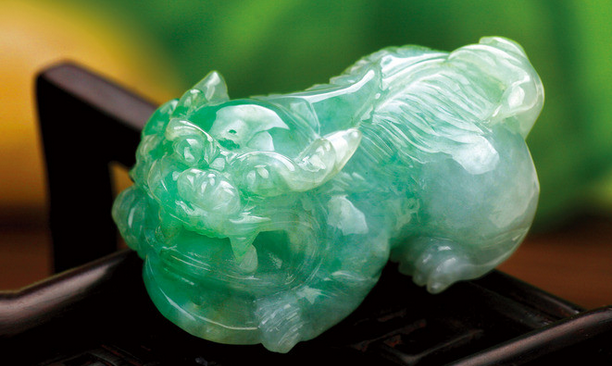 翡翠|顶级翡翠拥有漂亮的色彩,这几种翡翠和普通石头差不多,价值不高