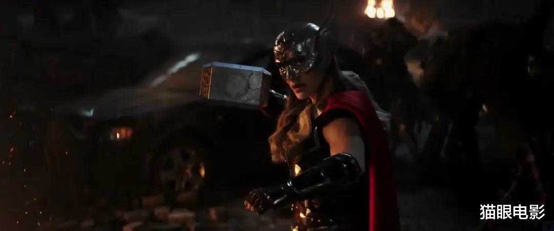 |两位雷神终于同框！锤哥新铠甲被嘲太塑料，女雷神肌肉线条超性感