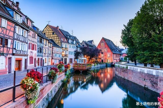 公共服务|全球最美的15个小镇，随便挑几个，跟着心爱的人一起私奔吧