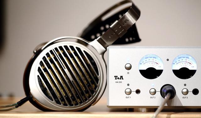 阿里巴巴|系出名门，无可挑剔的表现：T+AHA200耳放、SolitaireP平面耳机
