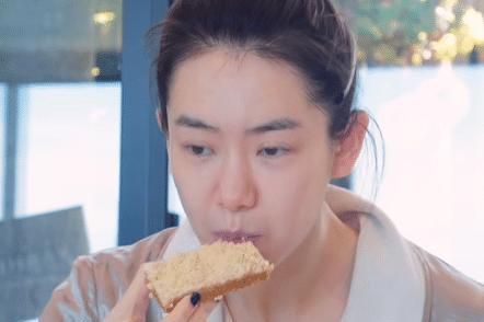 张予曦|有种“毁容”叫女明星卸妆，素颜的样子真实到不敢认！