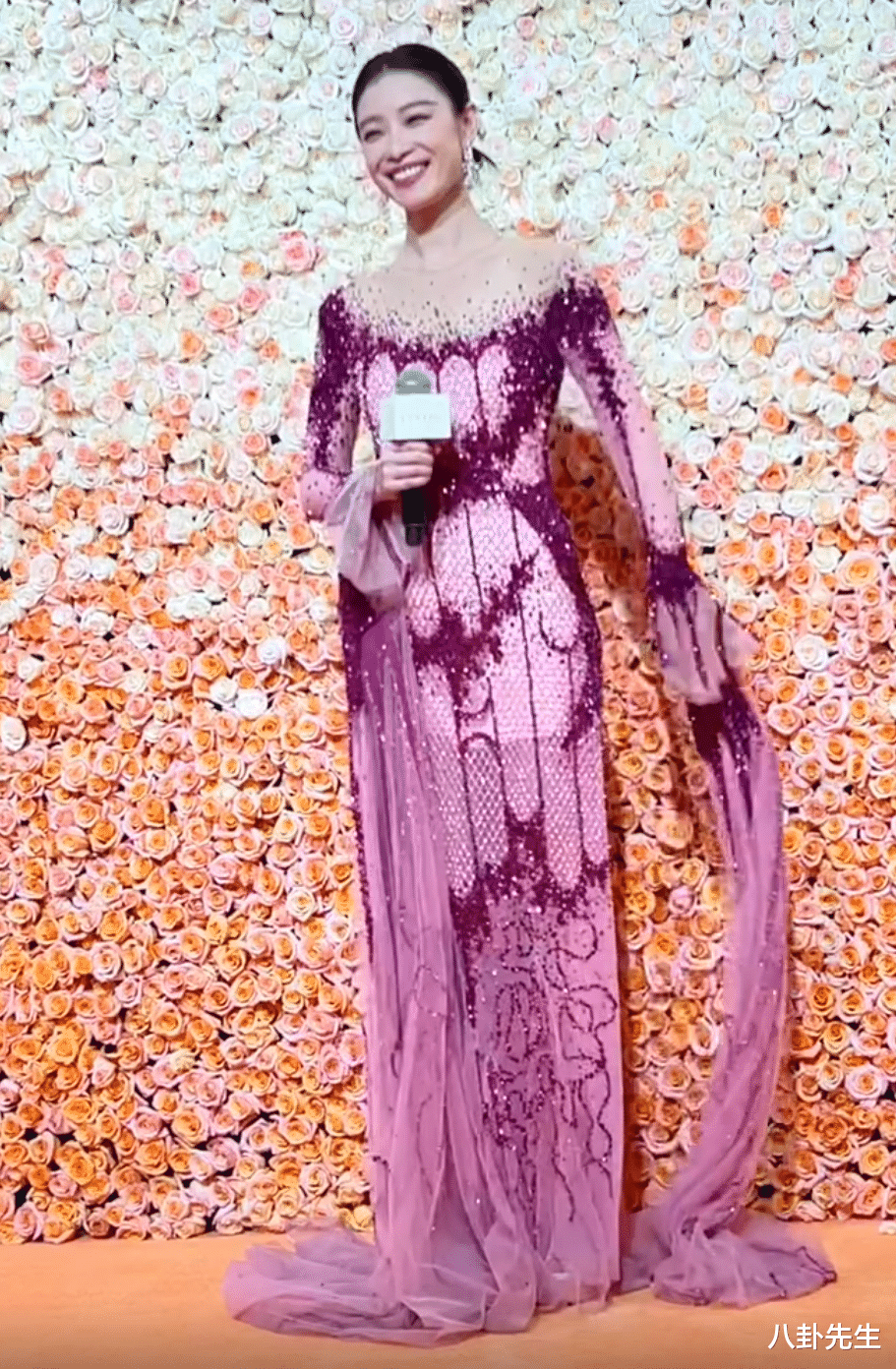 倪妮|17位女星同场比美：倪妮穿得像广场舞阿姨，赵今麦打扮成熟略违和