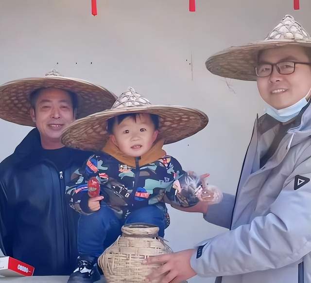 有骨气!被拐宝贝黎方富为家人讨回公道,被夸赞比姚威有骨气