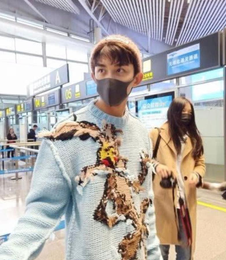 吴磊|吴磊亲姐姐曝光，颜值不输小花旦，曾被误认为是粉丝或女友