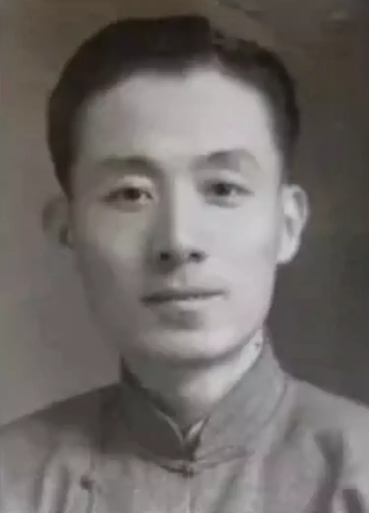 中国雷达之父,扫厕所十几年,死后捐遗体被遗忘,高度腐烂埋操场