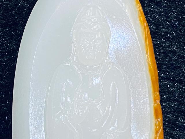 和田玉籽料|拜佛即拜心!和田玉籽料“观音”!
