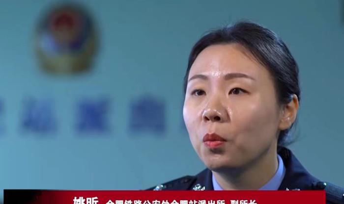 列车上女子带娃“诡异”，被质疑人贩子，真相查清令人震惊