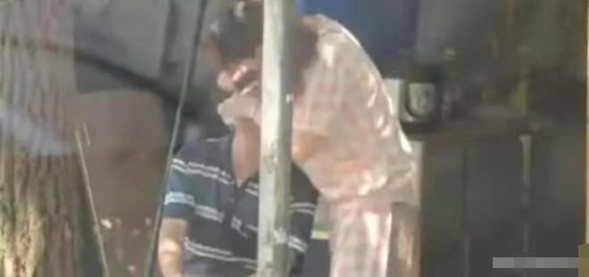 娇妻爱上邻居六旬大爷,妻子:大爷体能好,丈夫知道后当街暴打