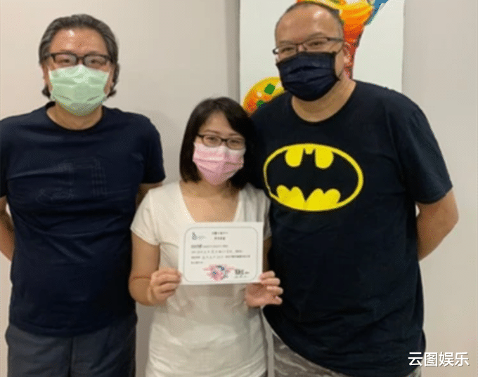 明金成|52岁男星宣布当爸！46岁妻子诞下龙凤胎，患妊娠毒血症提前剖腹