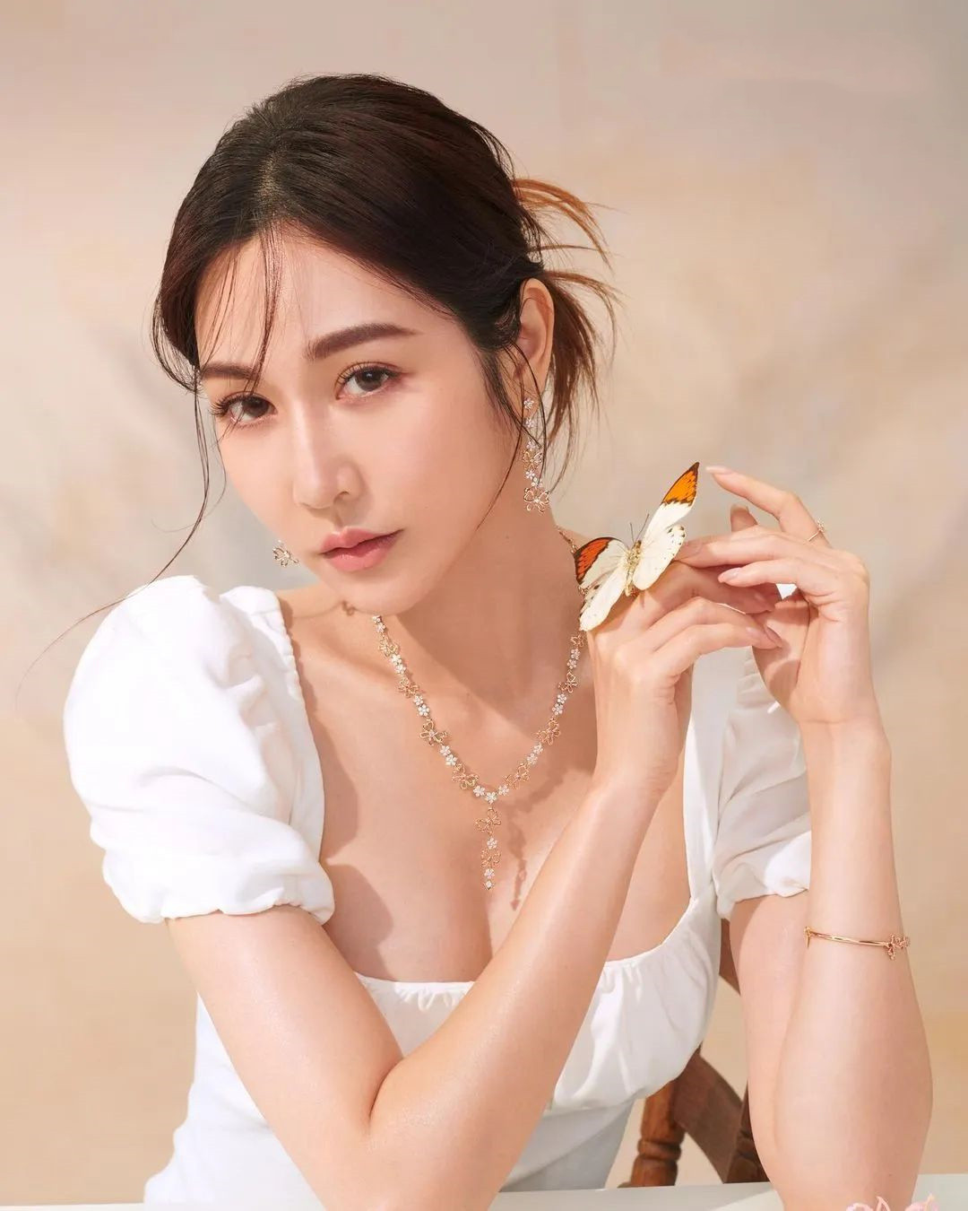 曾莞婷|曾莞婷,40岁至今单身未婚的她,美出新高度