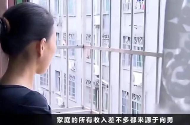 湖南男子为生二胎和妻子假离婚,8年后发现,老大不是自己亲生的