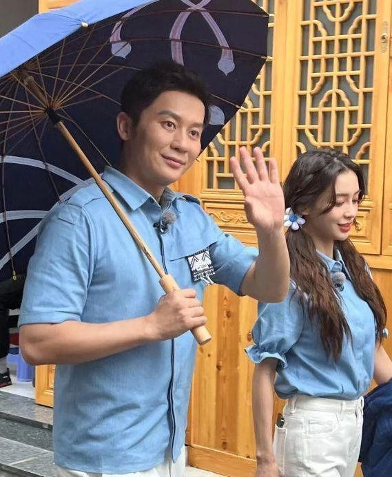 李晨|李晨现身成都私人派对，身边有网红美女陪伴，场面混乱引发热议