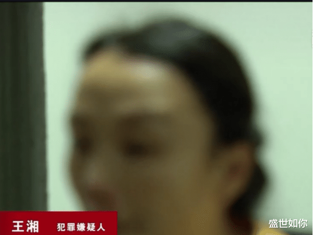 毒枭在看守所下跪向女友求婚,警察觉得奇怪,查明后女友改判死刑