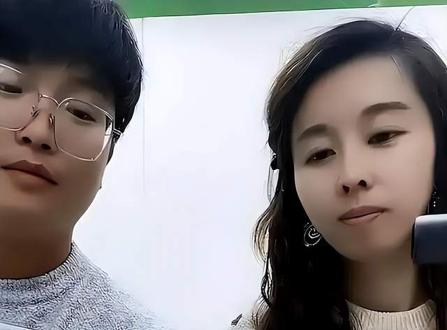 带货|知性优雅!许家妮妮直播唱歌多才多艺,田静姐弟却陷入风口浪尖