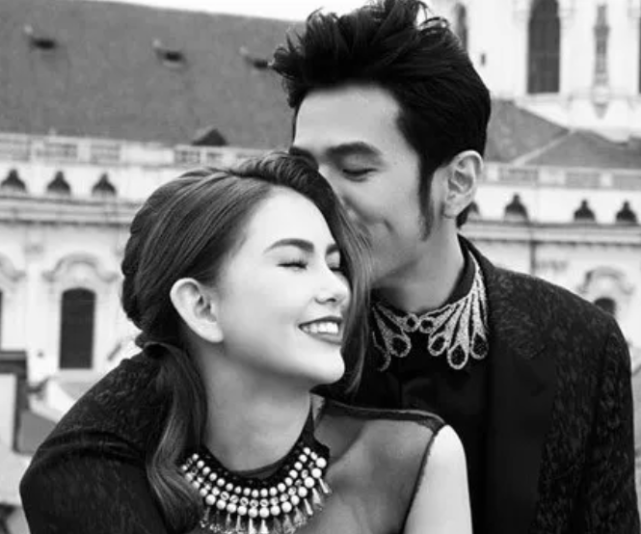 周杰伦|周杰伦晒打点滴照片，自称疑似恐慌症，求助网友希望给点意见