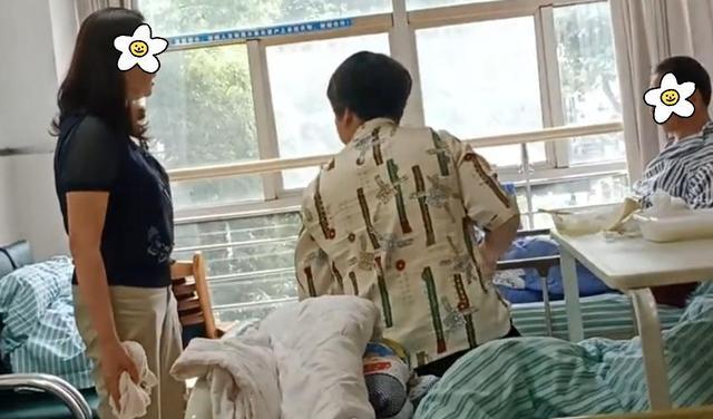 男子住院仍不收敛脾气,妻子挪不动床垫就发火,把饭菜泼妻子一身