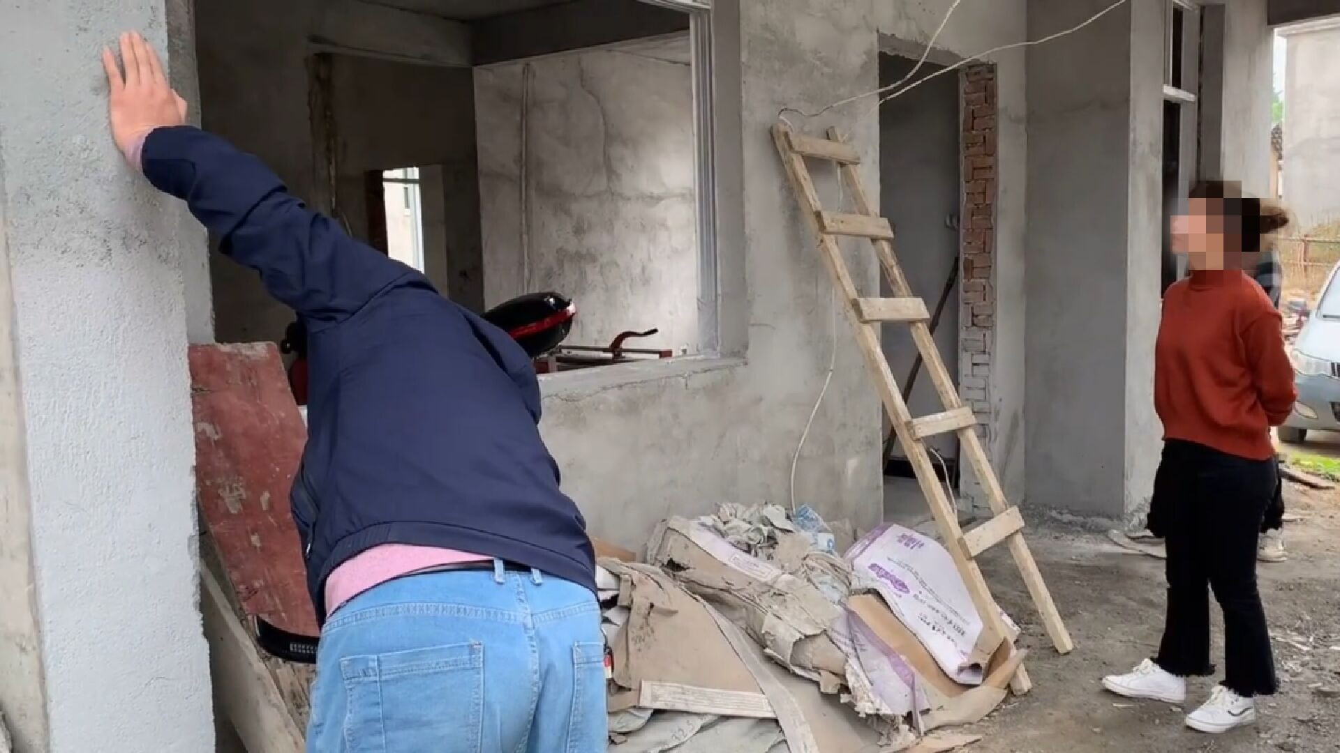 姐姐花20多万建的房子，粉墙师傅开价15000元的工资，到底值不值得？