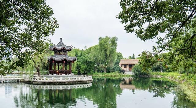 临澧|南昌老牌“相亲公园”百花洲,简历很详细,现场老年人比年轻人多