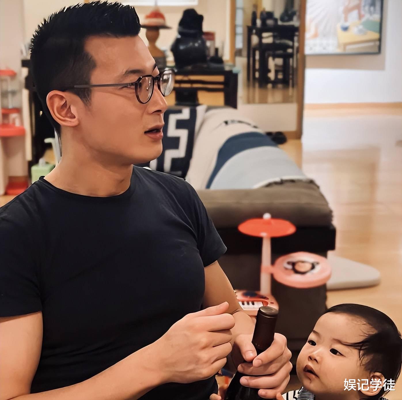 朱珠|朱珠晒元宵节聚餐照，女儿发型意外抢镜，穿粉丝秋衣打电话萌态足