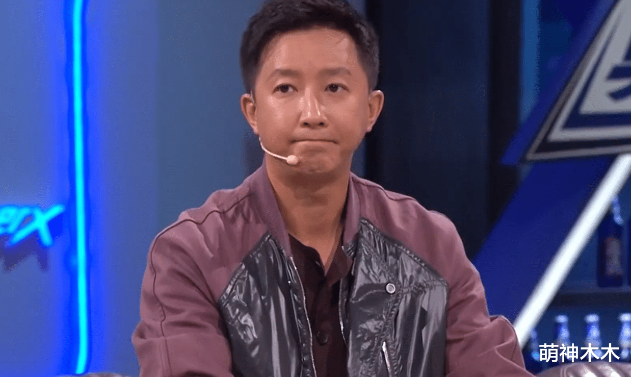 王一博|王一博现身《这街》直播,本人发腮变壮,室内穿毛衣还是女款