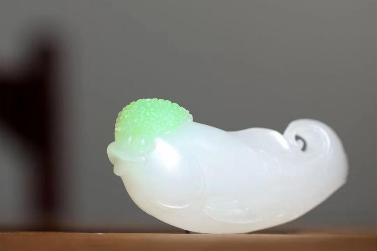 翡翠手镯|和田玉很重要的一个指标，韧性。一碰就裂的料子就是韧性不足！