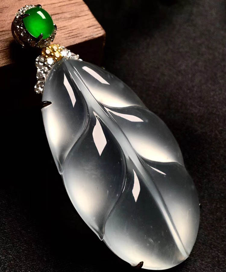 翡翠|翡翠「种水」科普—玻璃种,除了贵,你对它一无所知