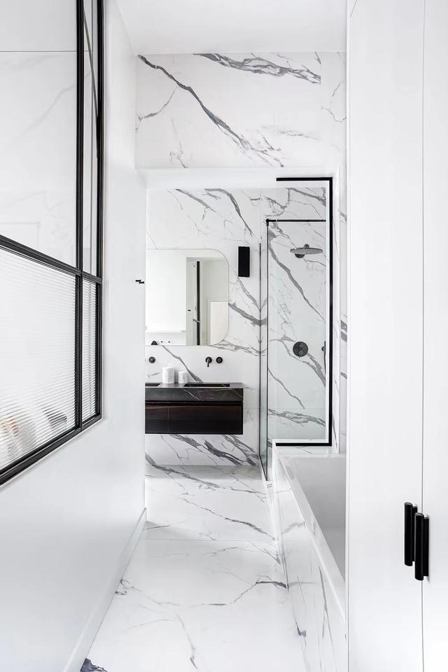 145㎡华丽的巴黎住宅,大面积温暖木质,网友:住这里每天会被美醒