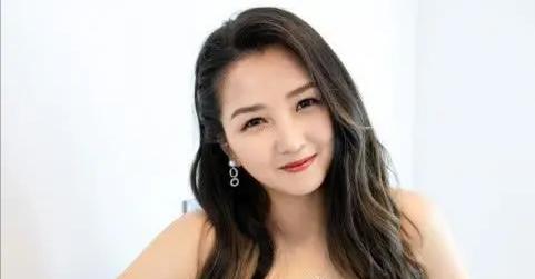 何洁|何洁：婚内出轨却倒打一耙，三个孩子两个爹，玩得那叫一个溜