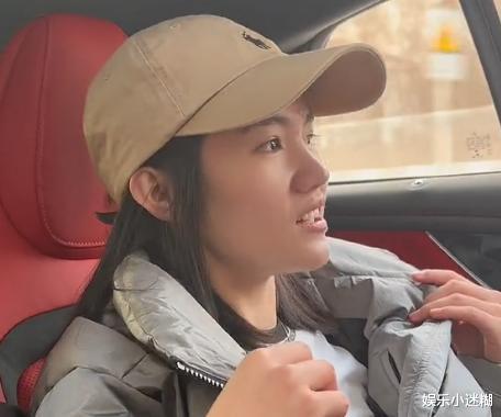 李勒优|李勒优被批忘本，回云南看爷奶成“大制作”剧本，网友：早晚塌房