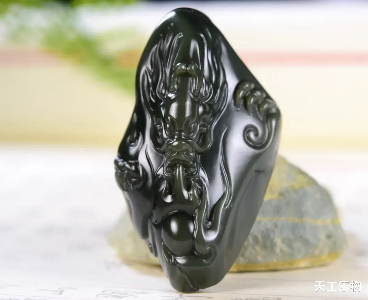 钱币|五颜六色的各种美玉？猜猜和田玉可以有多少种色彩？