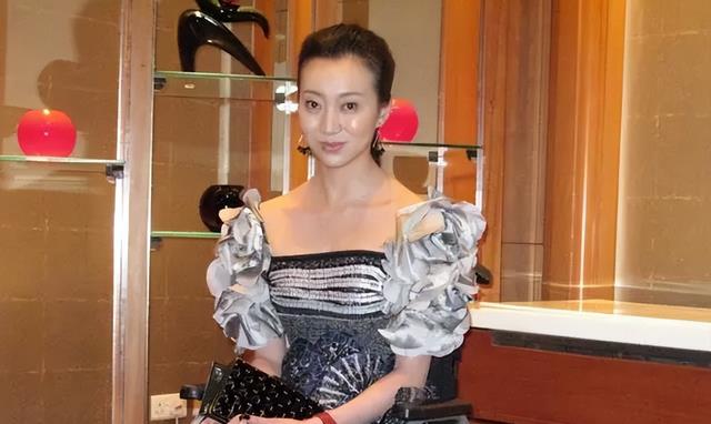 刘岩|半条命两条腿，张艺谋的愧疚救不了她，刘岩用14年努力重获新生