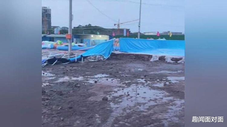 很“脑洞”!四川一游乐场建造气垫游泳池,发生垮塌事故多人被冲走,已致1死7伤