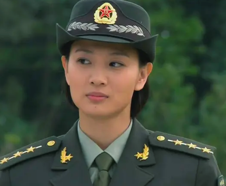 侯梦莎|被誉为“最美军花”，和吴京搭档走红的侯梦莎，如今怎样了？