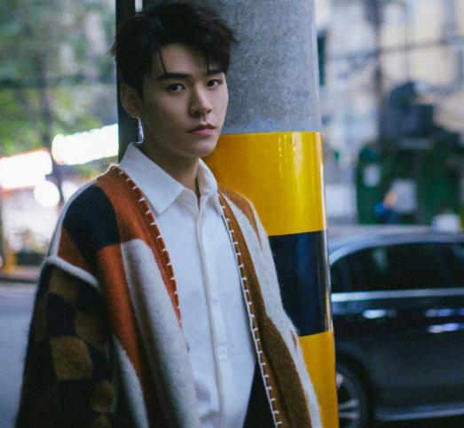 张凌赫|7位笑起来颜值反差大的明星：张凌赫褶子多、王俊凯露牙龈