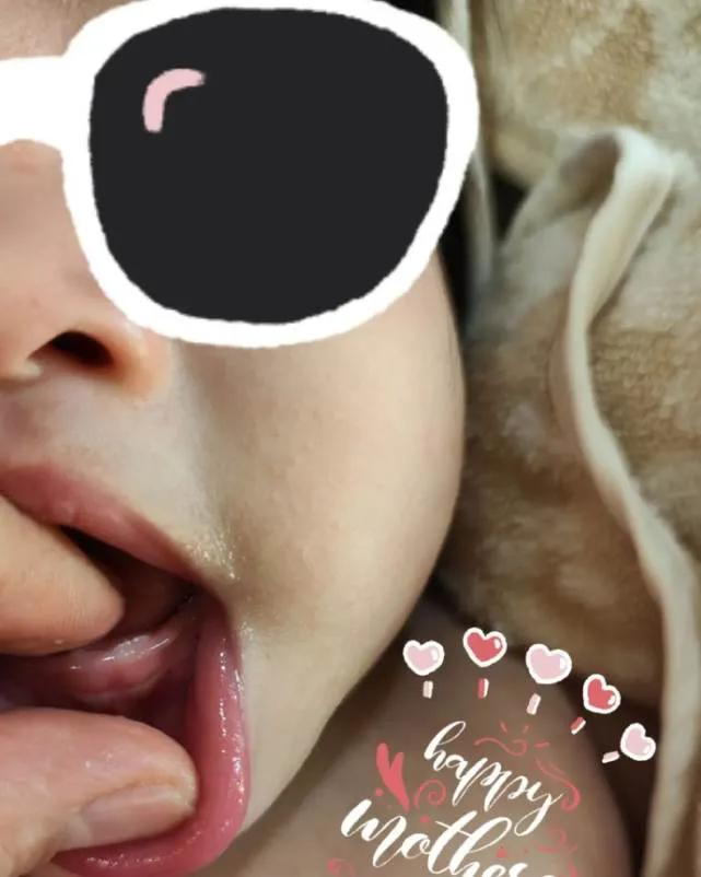 林依晨|林依晨首晒女儿正脸！肉嘟嘟小脸似爸爸林于超，婴儿车上独自玩耍