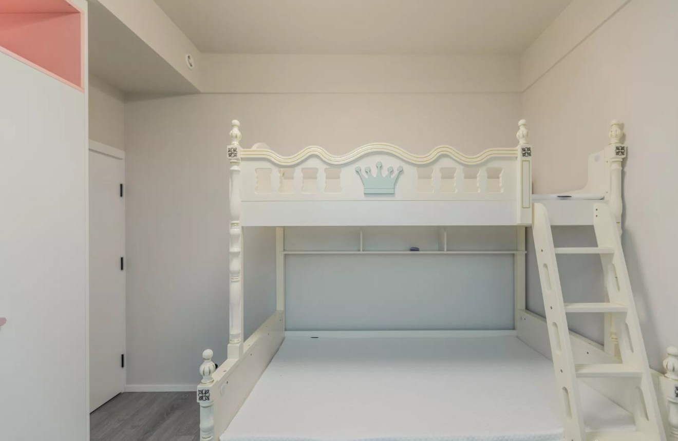 为了孩子,她搬进70㎡老破小,改造后,变身无敌江景小屋