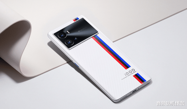 Google|无疑真香旗舰！12GB运存+256GB+全新骁龙8，价格是否满意？