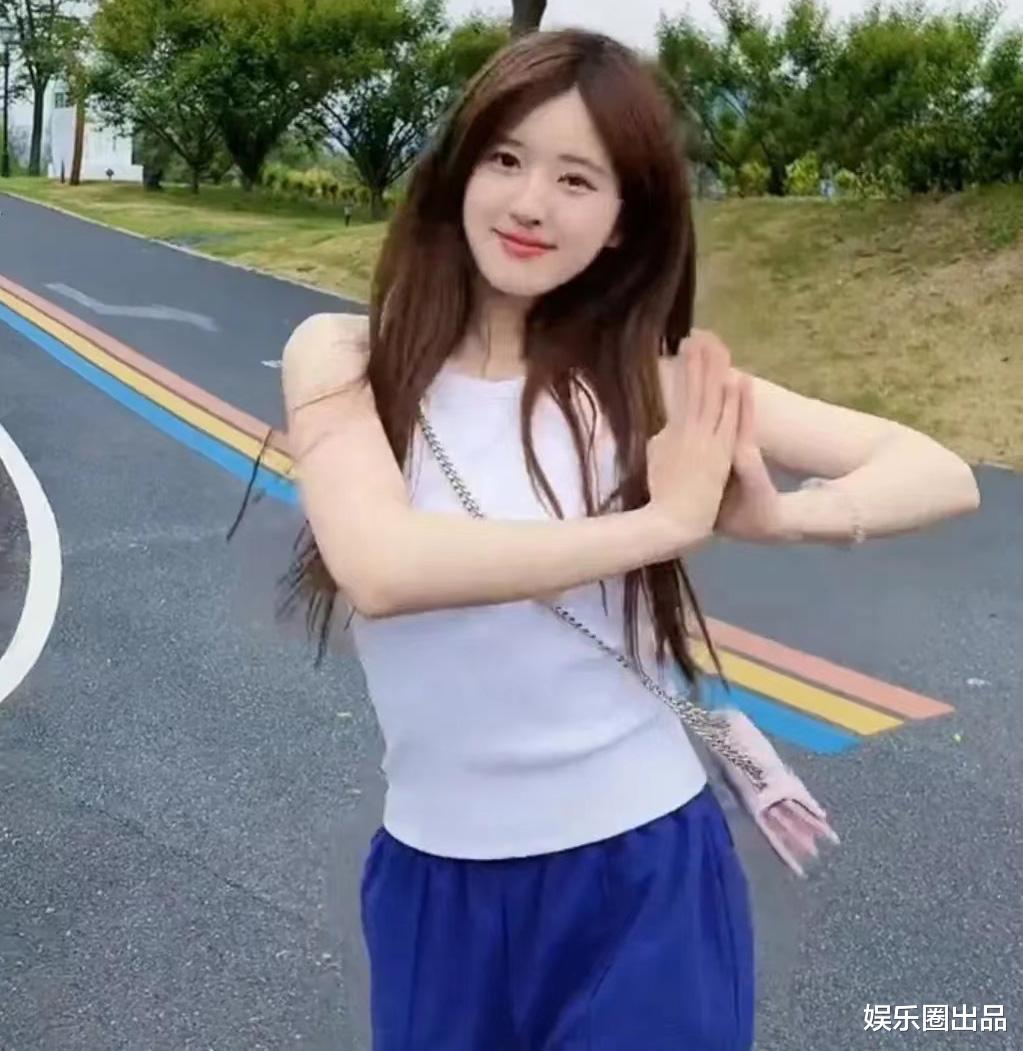 赵露思|赵露思跳闽南舞，气质清纯身姿曼妙，网友：以为是章泽天