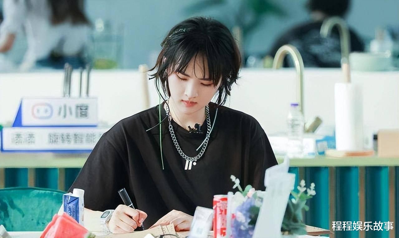 姚安娜|任正非“现任妻子”姚凌：长相温婉，和丈夫相差30岁，曾是秘书？