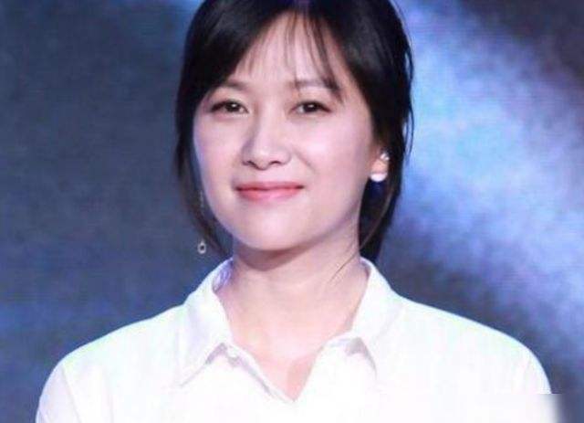 徐静蕾|人前一套人后乱套，5个长得清纯优雅的女明星背地里却是老烟枪，谁是你的意难平