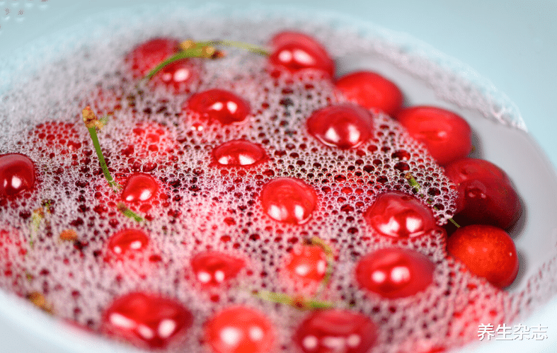 甲状腺|医生紧急叫停:厨房常用“1洗洁精”,正在挖空你的甲状腺,尽快扔