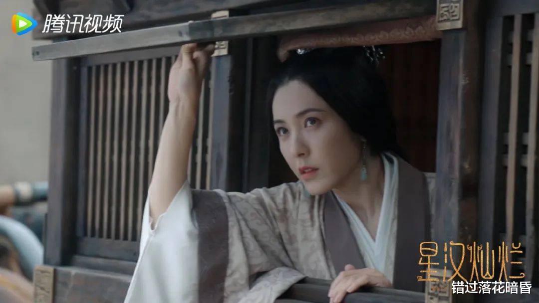 马尾辫 曾黎直播“翻车”，百年校花竟是“笨蛋美人”？