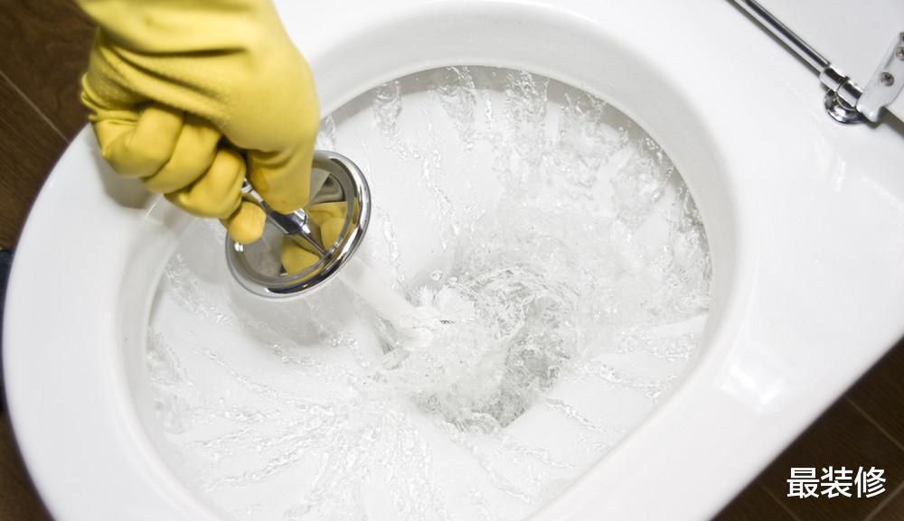 为什么马桶用久了吸力小,整天臭烘烘?这4个地方是“罪魁祸首”