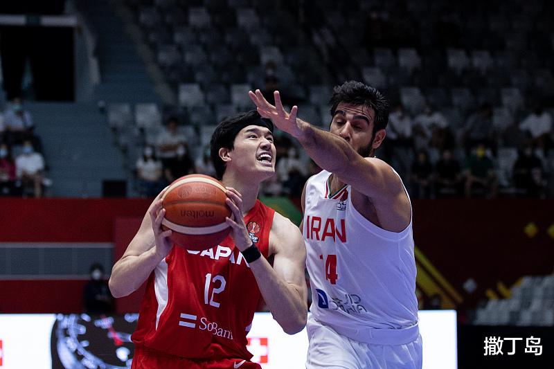日本队|伊朗男篮轻取日本，哈达迪老当益壮，东亚劲旅华而不实