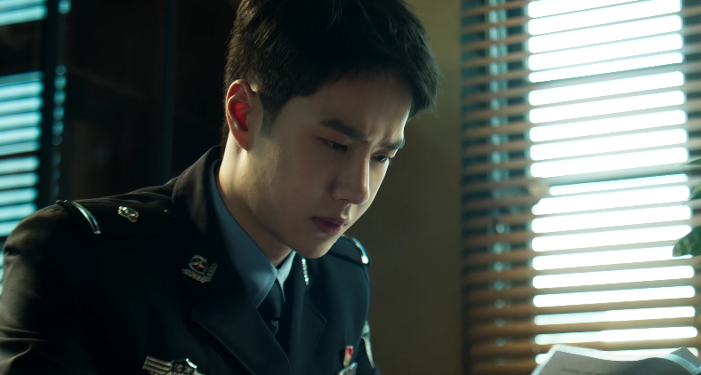 秦岚|看了8集《冰雨火》，终于明白傅东育对王一博的评价有多准确