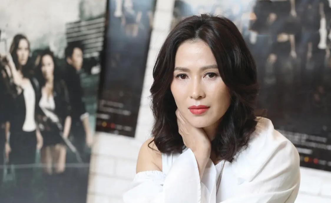 吴志雄|午马遗孀与吴志雄等人聚会，满面春光与温碧霞像两个少女