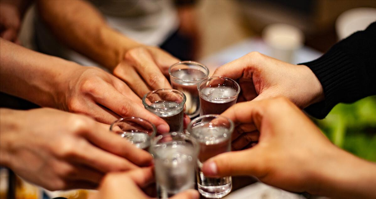 销量不断下滑,为何大家都不爱喝白酒了?网友:5个原因让人失望