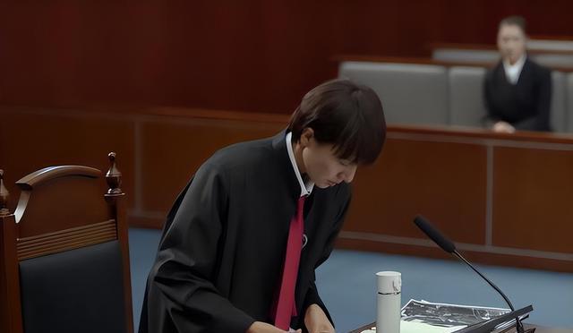 玫瑰之战|职场女性残酷的一面,《玫瑰之战》给挖掘出来,袁泉挑大梁太惊艳